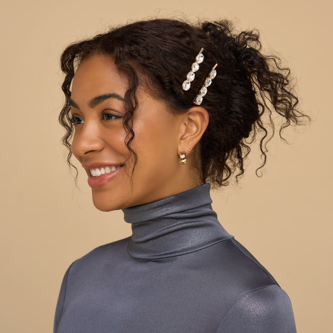 Horquillas con piedras preciosas blancas