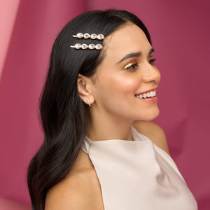 Horquillas con piedras preciosas blancas