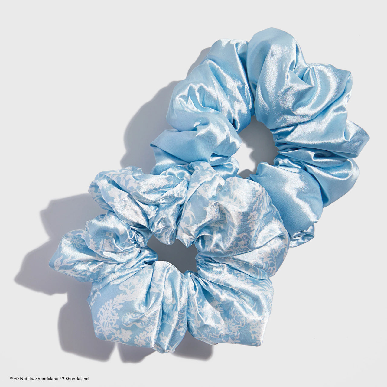 Bridgerton x Kitsch Satijnen Kussen Scrunchies - Toile De Blue