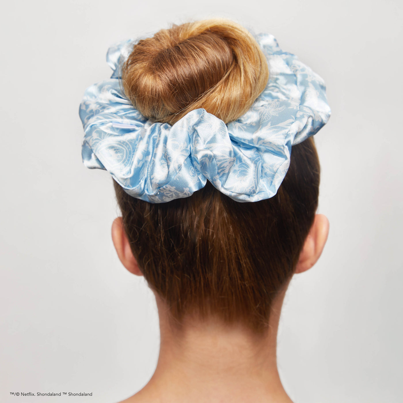 Bridgerton x Kitsch Satijnen Kussen Scrunchies - Toile De Blue