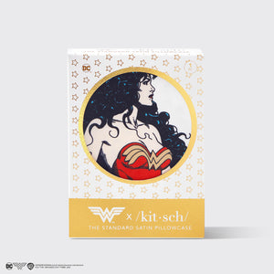 غطاء وسادة من الساتان من Wonder Woman x Kitsch - Believe In Wonder